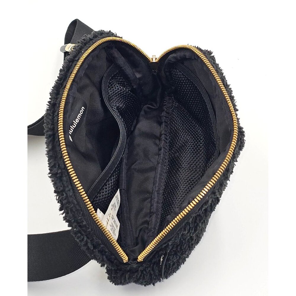 Lululemon Women's Black Sherpa Fleece Belt Bag Crossbody Waist Pack   3040 - Picture 7 of 15